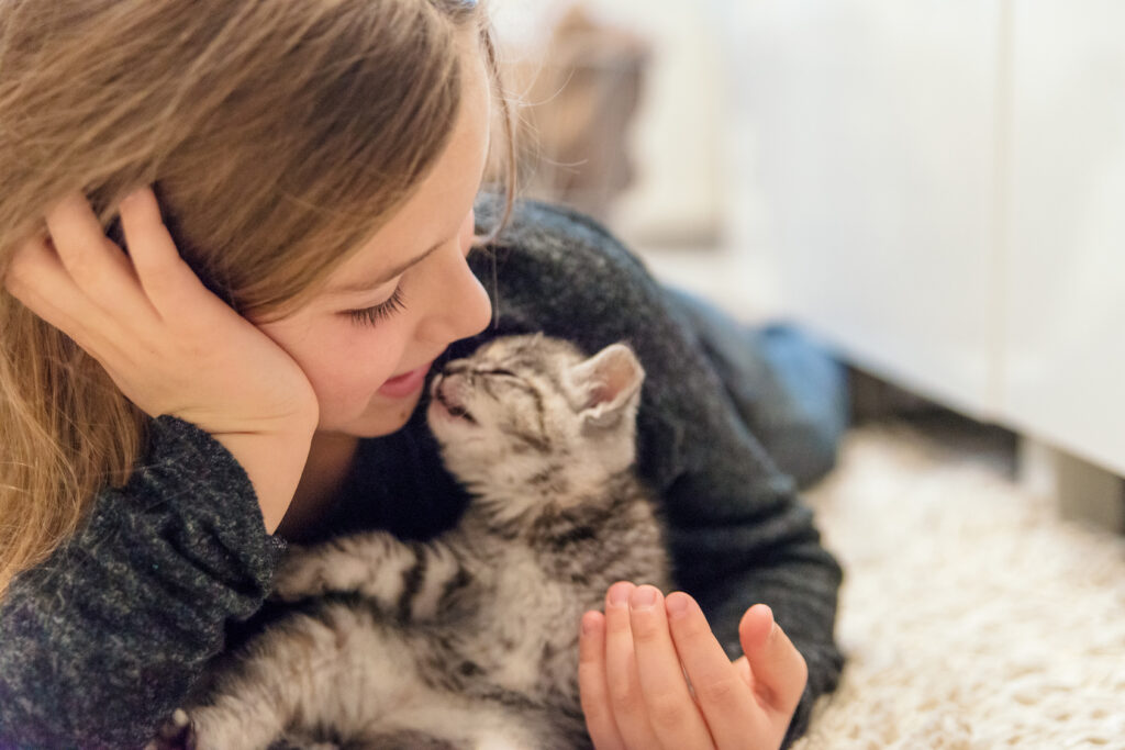 meisje met kitten